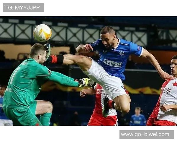 足球守门员意外被踢脸瞬间引发全场哗然视频曝光引发热议 足球守门员意外被踢脸瞬间引发全场哗然视频曝光引发热议